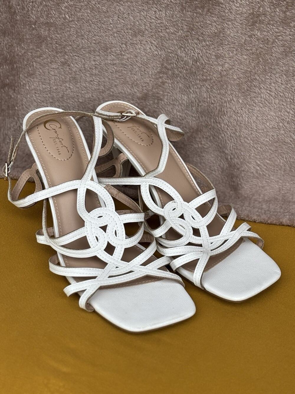 Comfort White Strappy Sandals Women’s  10 Flat Ankle Strap Summer Shoes